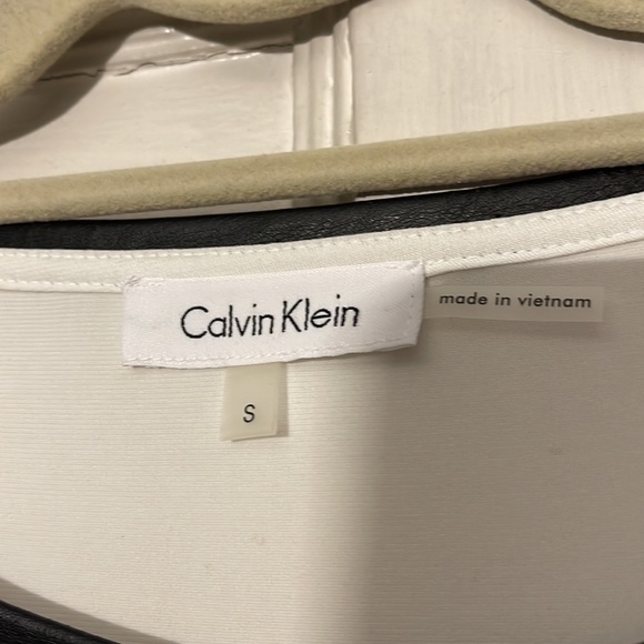 Calvin Klein faux leather long sleeve top size Small NWOT - Picture 2 of 6